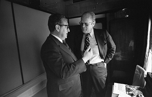 Henry Kissinger briefing President Gerald Ford on a train. Photograph taken by David Hume Kennerly.